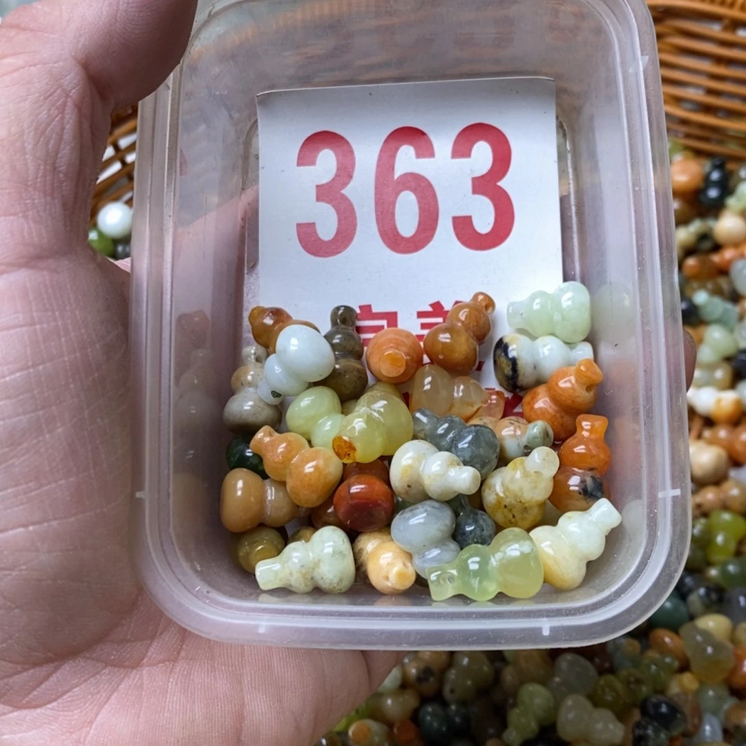 蛇纹石玉挂坠未镶嵌