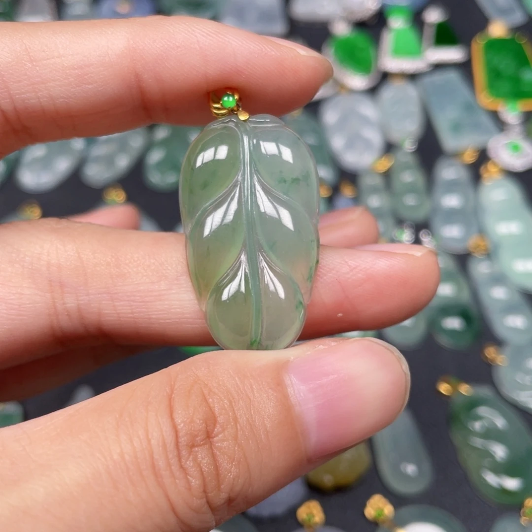 翡翠颈饰18K金镶嵌翡翠