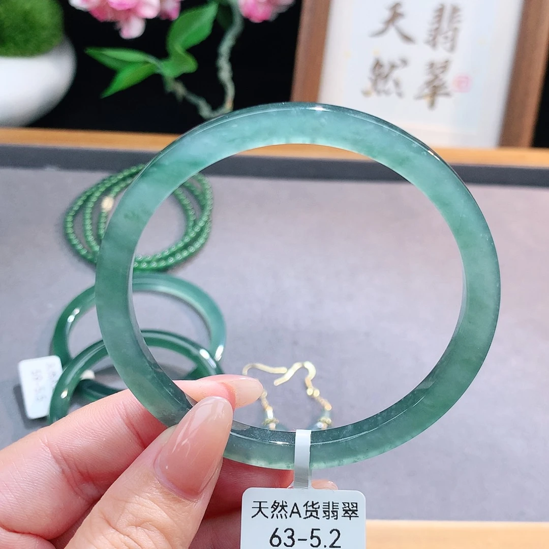 未镶嵌手镯（圆镯）翡翠