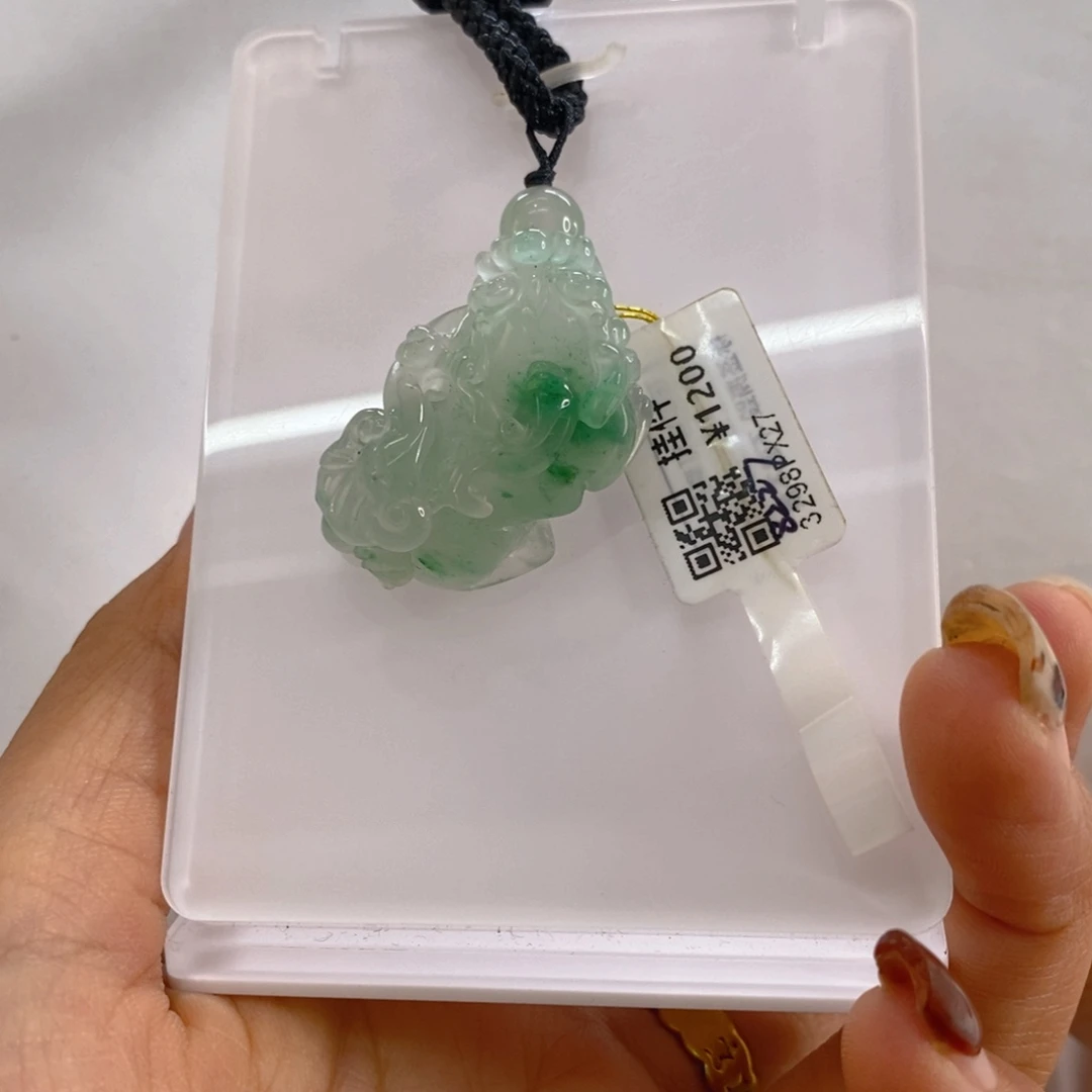 石英质玉未镶嵌颈饰