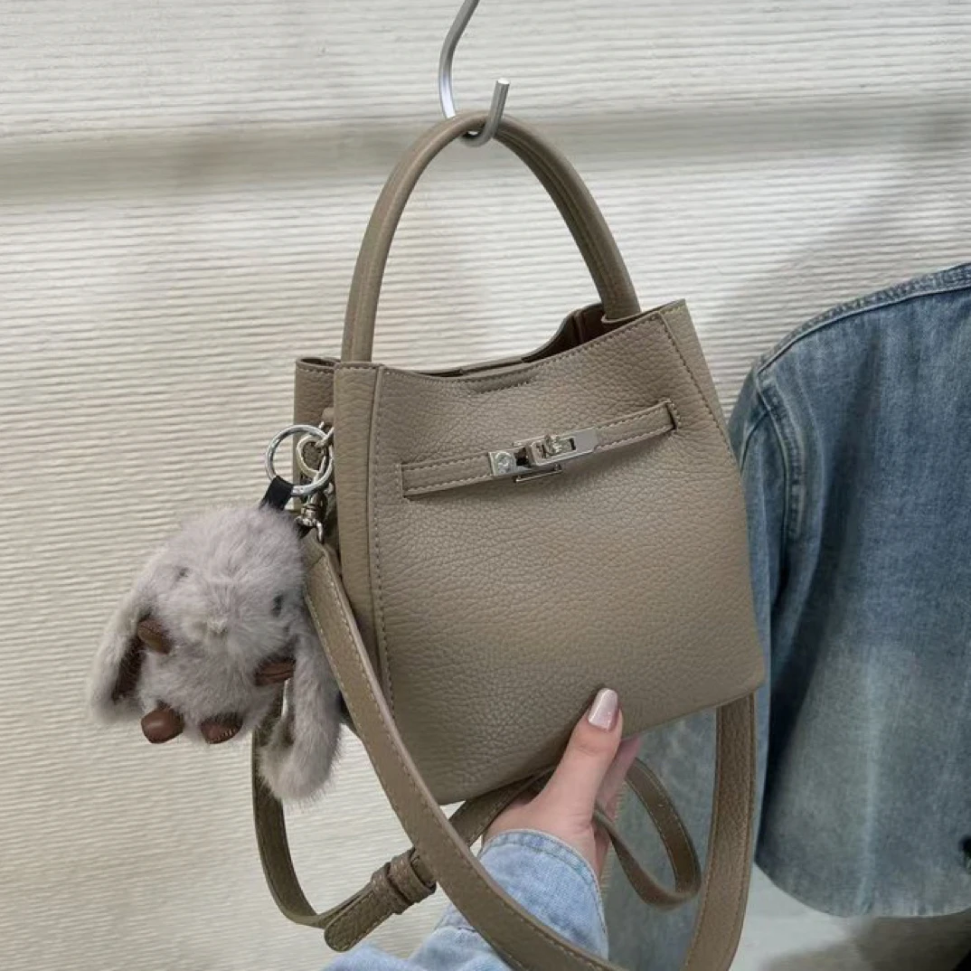 2025时尚百搭单肩包斜挎包高级感小众设计手提包水桶包菜篮子3028