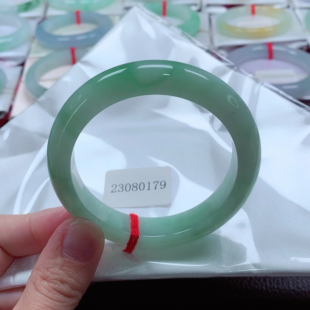 翡翠手镯未镶嵌天然A货翡翠