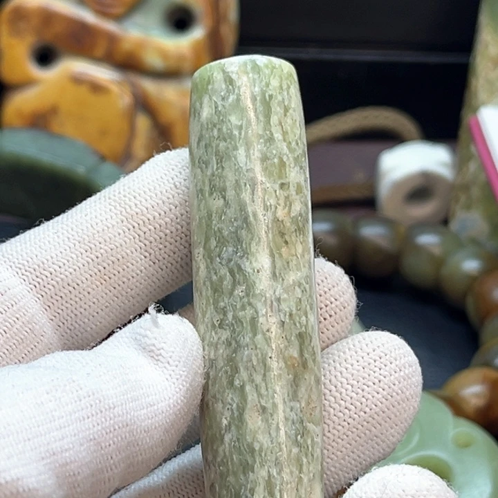 未镶嵌透闪石质玉车挂灰*