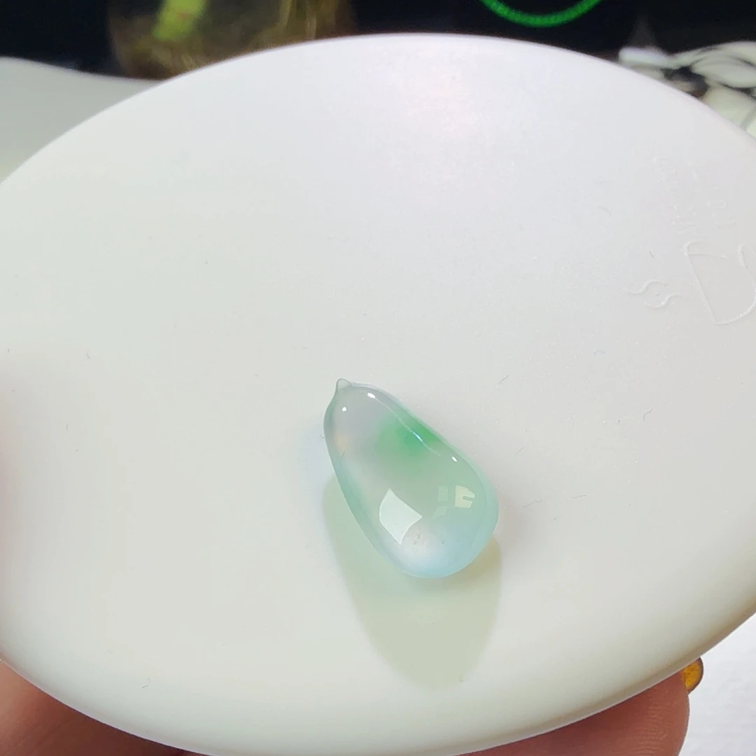 翡翠裸石胶块瓜瓜