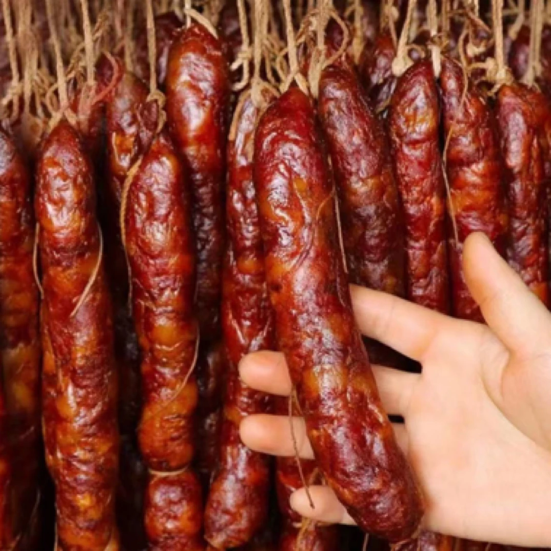 《二号链接》正宗重庆巫溪麻辣香肠，手工灌制。纯粮食猪肉香肠。