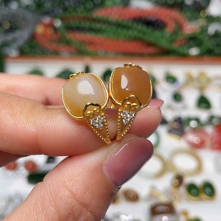 和田玉（糖玉）银S925镶嵌戒指花形多样性发其一