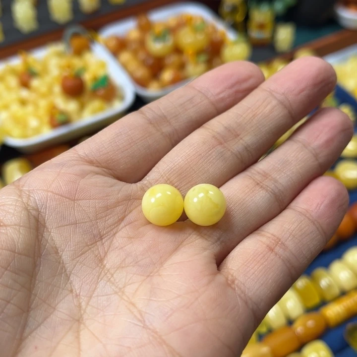 琥珀未镶嵌裸石卡10加浓蜡圆珠一对