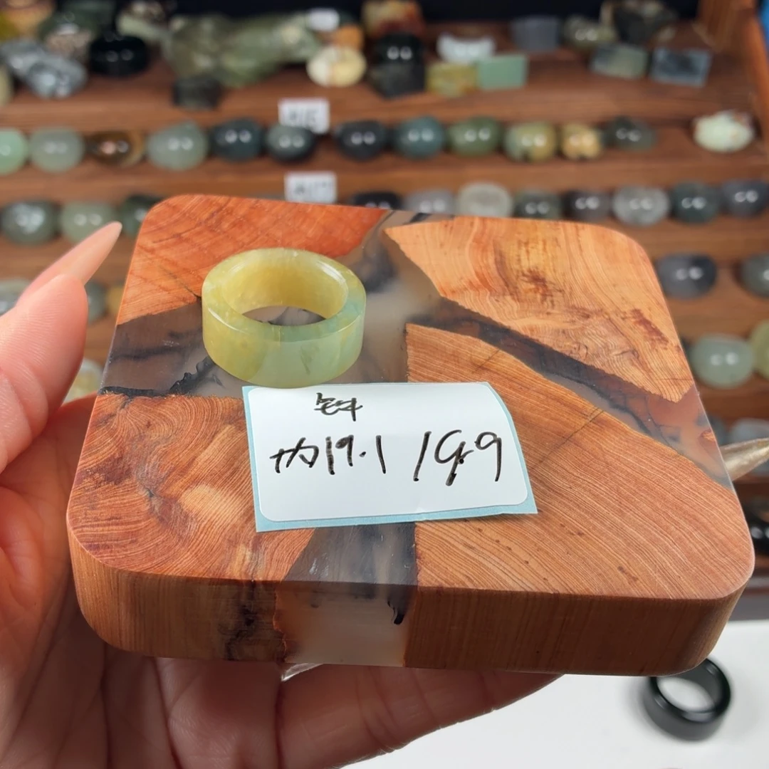 钟***古蛇纹石玉未镶嵌戒指