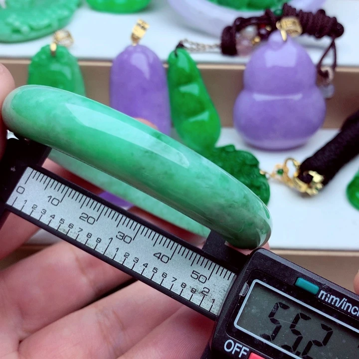 翡翠未镶嵌手镯…．．