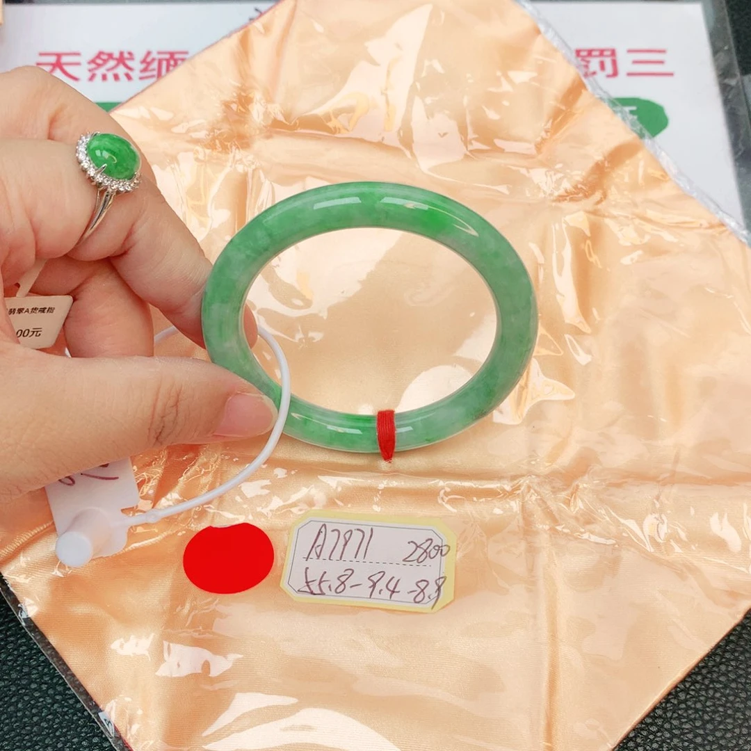 翡翠手镯未镶嵌缅甸翡翠