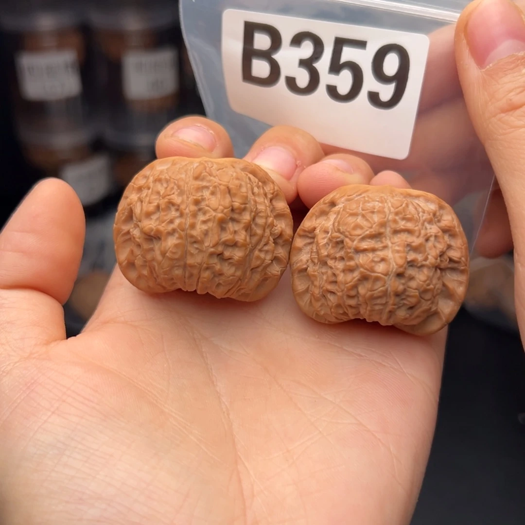 文玩核桃吊坠血麒麟39