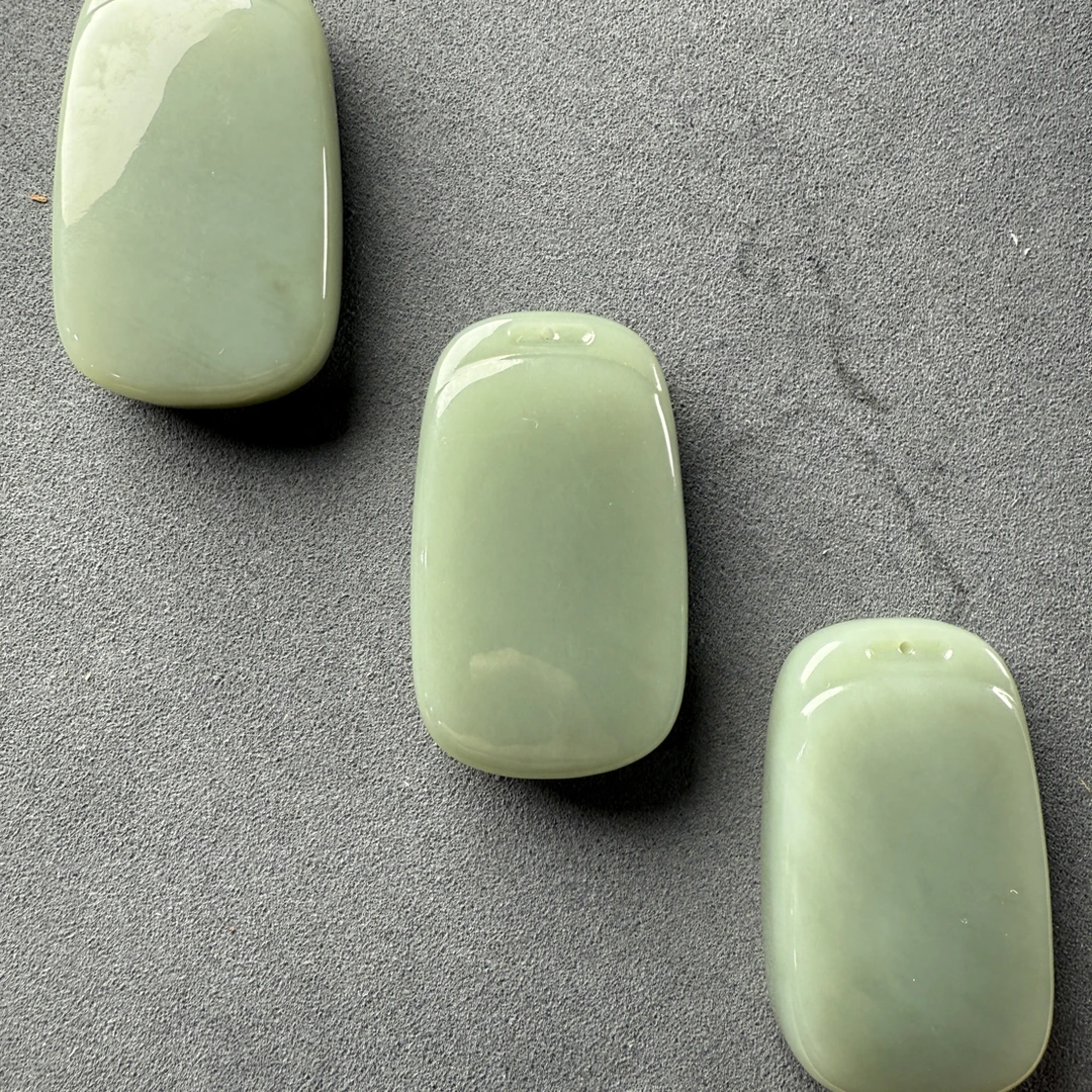 和田玉晴水无事牌吊坠（颜色微区多样性发货拍一发一）