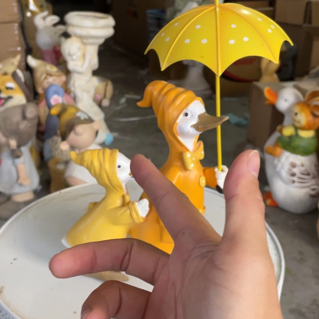 【闪购商品】树脂打伞母子鸭摆件
