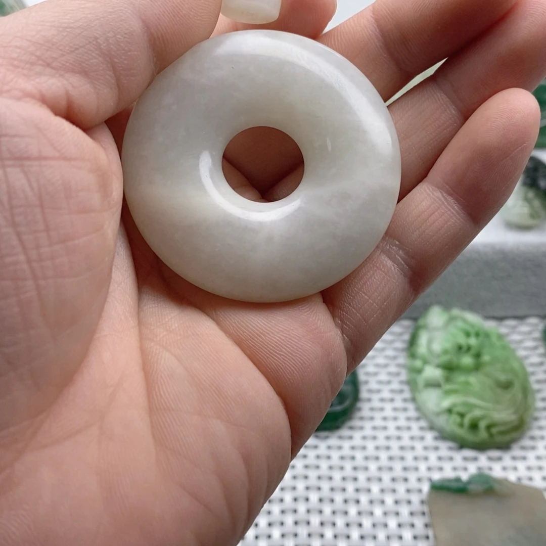 独山玉未镶嵌颈饰
