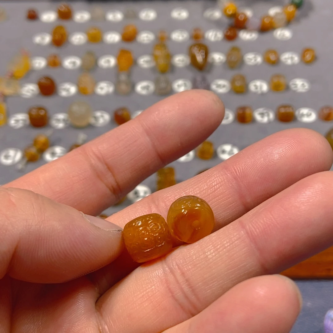 郭***潘玛瑙/玉髓合金颈饰珠