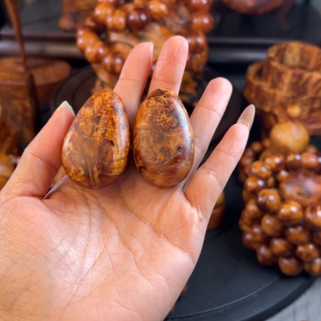 【闪购商品】松木（琥珀木）把件青**水