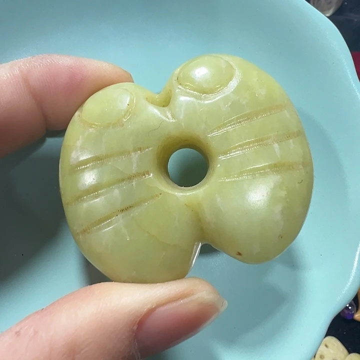透闪石质玉未镶嵌挂件