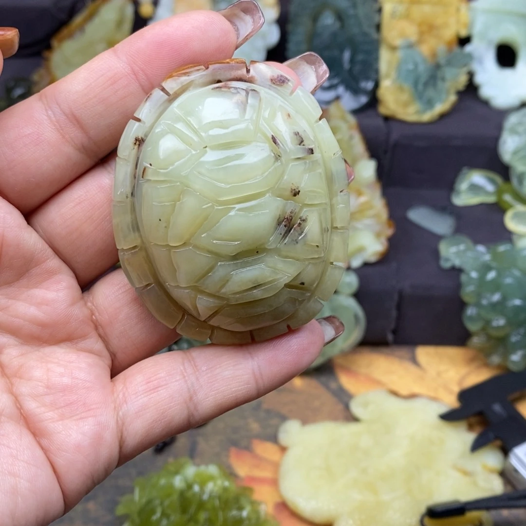 蛇纹石玉颈饰未镶嵌微瑕