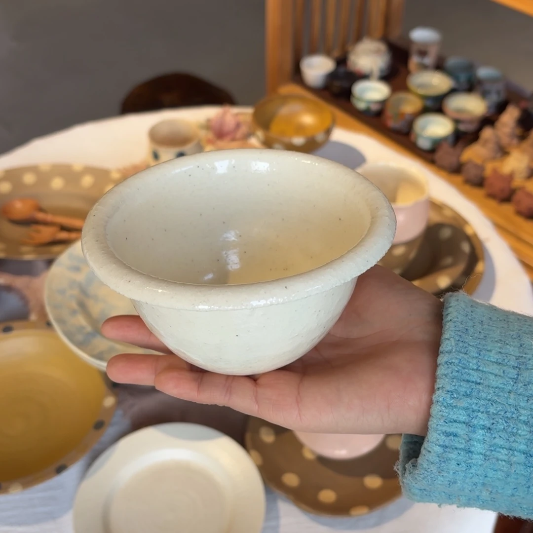 陶白戈壁卷边饭碗