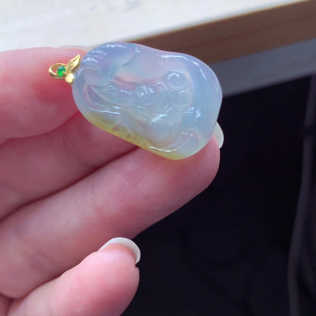 翡翠颈饰18K金镶嵌吊坠