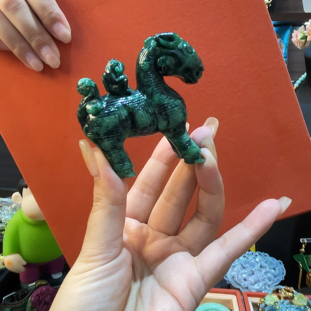 ****g裸石翡翠一马当先