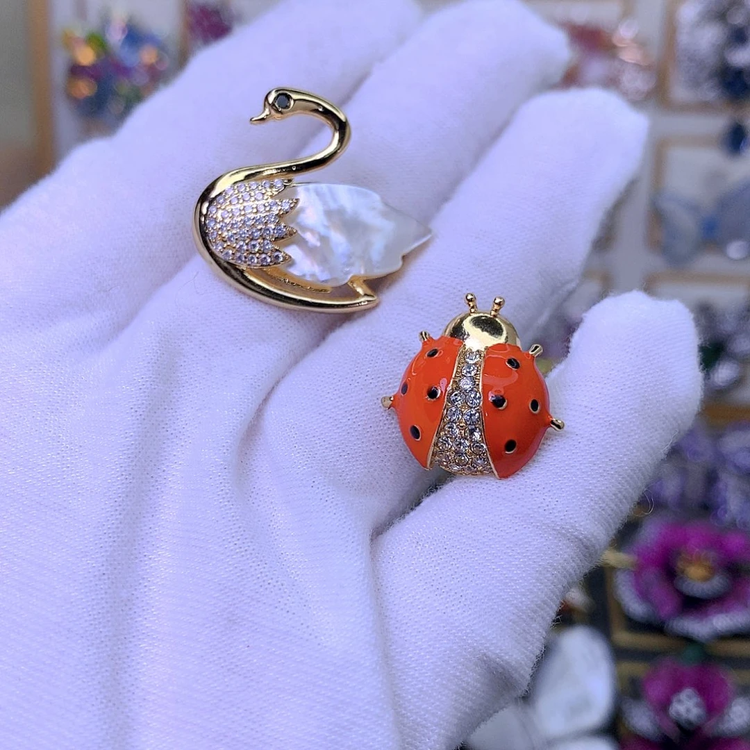 合成立方氧化锆铜胸针加刺马针