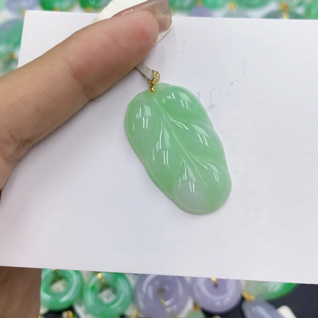 翡翠18K金镶嵌颈饰翡翠