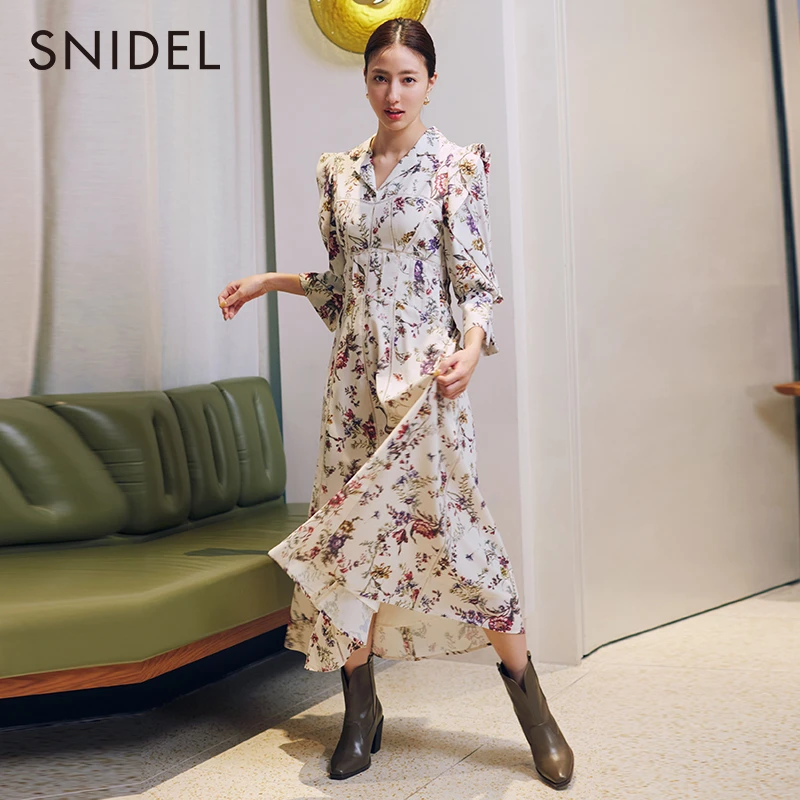 SNIDEL淑女V领印花荷叶边茶歇连衣裙
