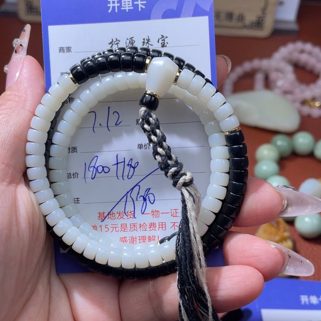 苏***刘和田玉未镶嵌挂件