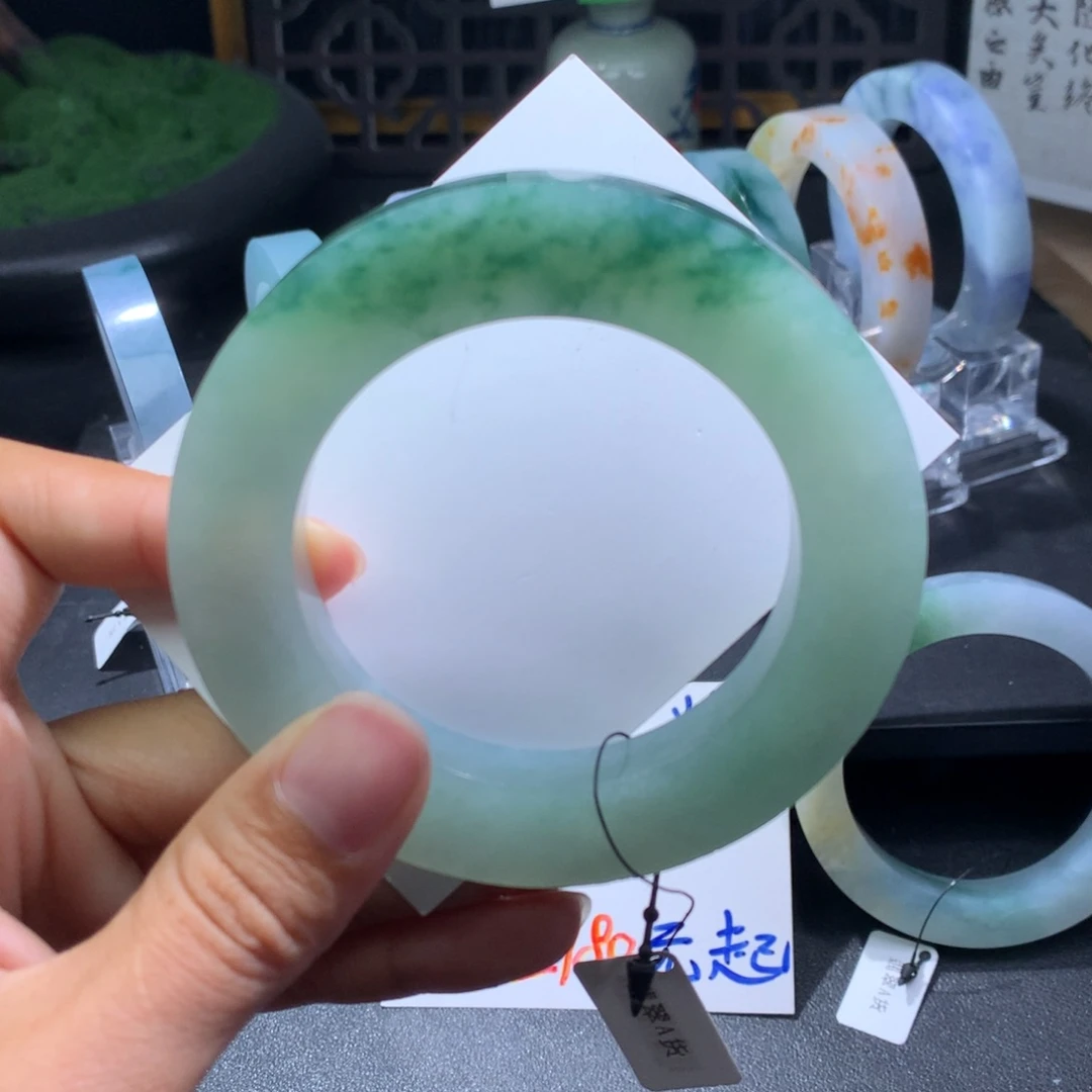 未镶嵌翡翠手镯定制翡翠