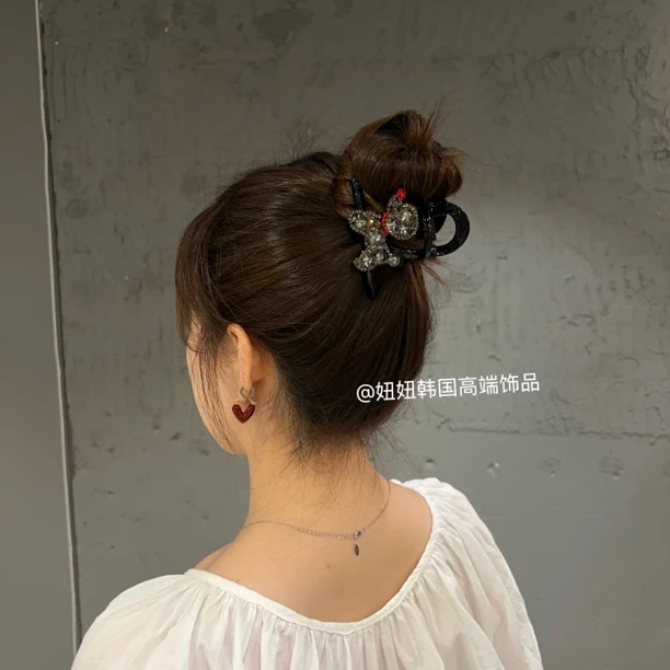 韩国轻奢施华尖尖钻小贵宾狗狗抓夹8cm超能抓精致高级设计师原创