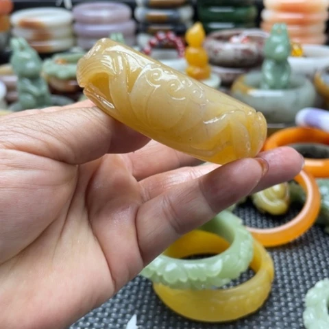 *****未镶嵌手镯石英质玉
