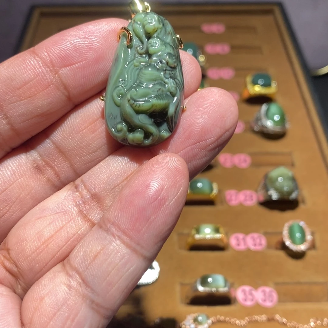 太***️和田玉（碧玉）未镶嵌颈饰