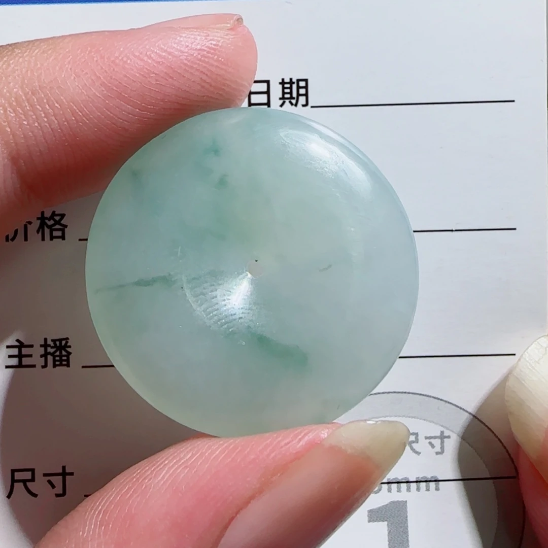 颈饰未镶嵌翡翠平安扣