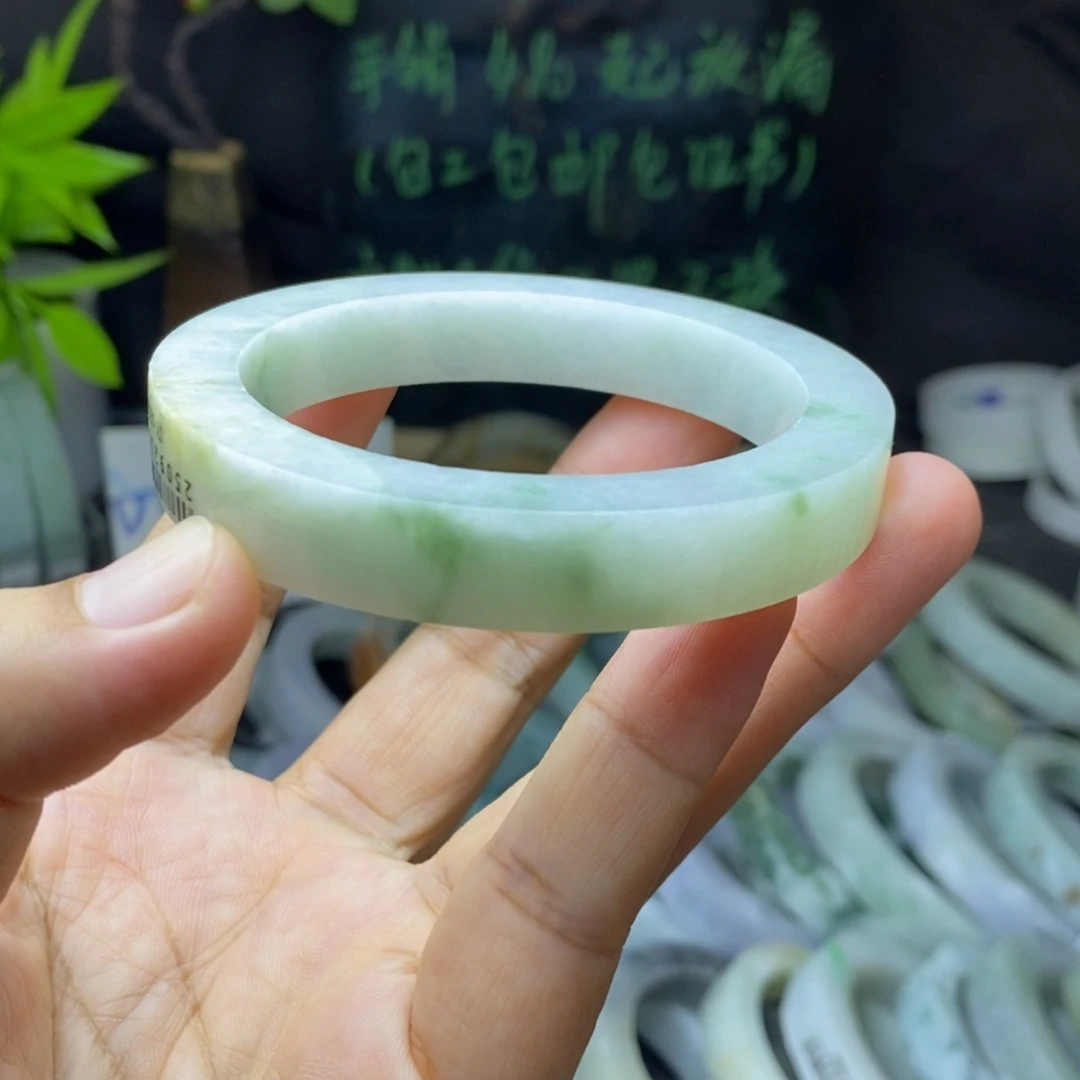定制翡翠未镶嵌手镯