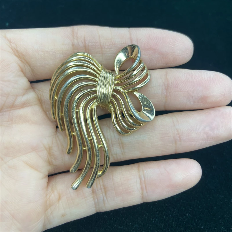 合金胸针 trifari皇冠金色蝴蝶丝结胸针1-1【2061227-057】