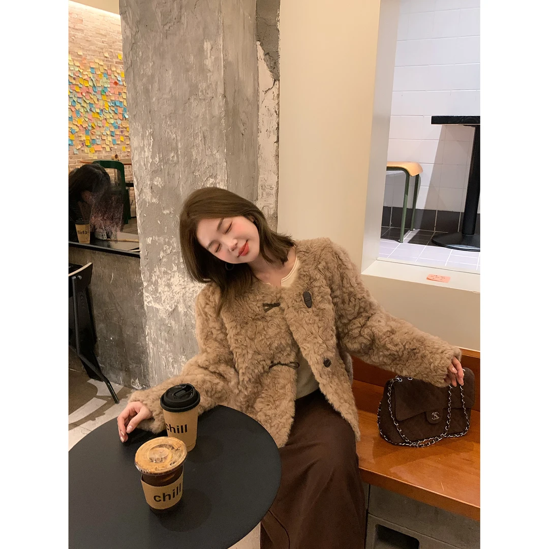 陳文文xenl【布朗尼】秋冬新款韩系简约牛角扣保暖毛绒短外套0080