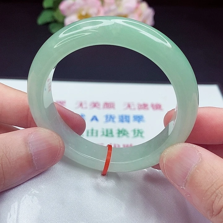 翡翠手镯未镶嵌54圈