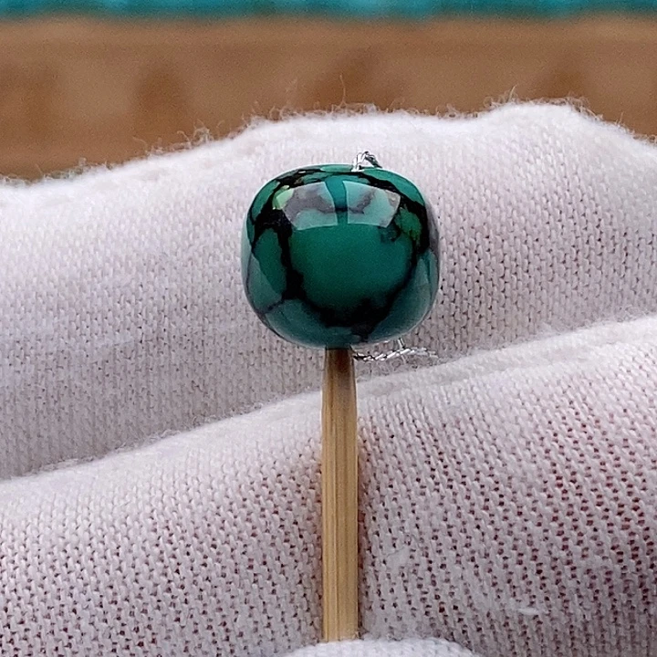 布***凡绿松石未镶嵌珠宝奇石