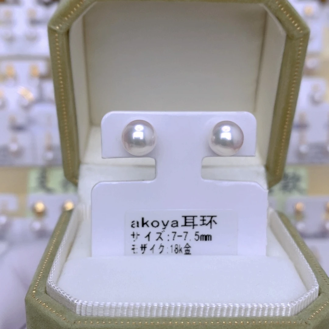 18K金镶嵌海水珍珠耳饰