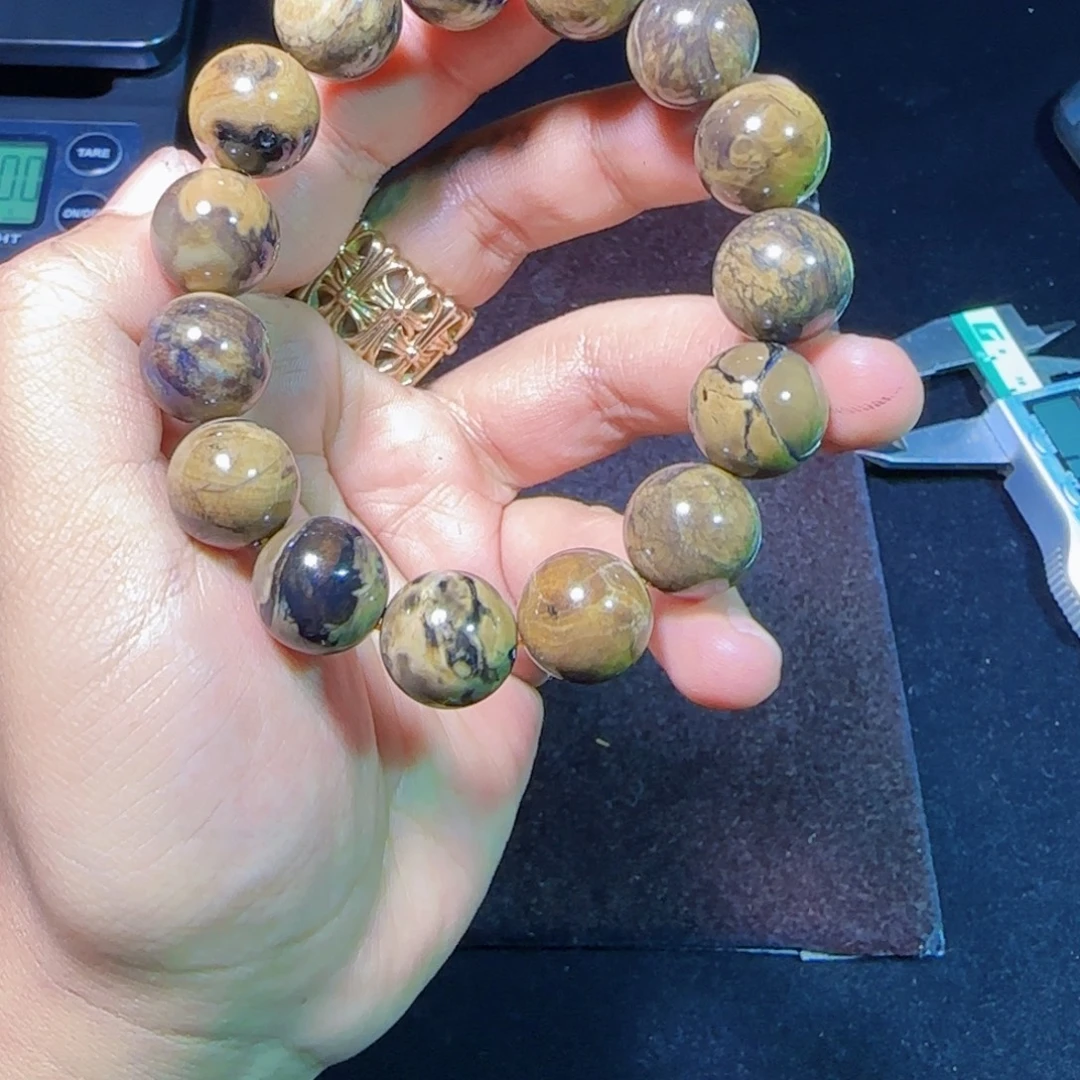 琥珀未镶嵌裸石琥珀