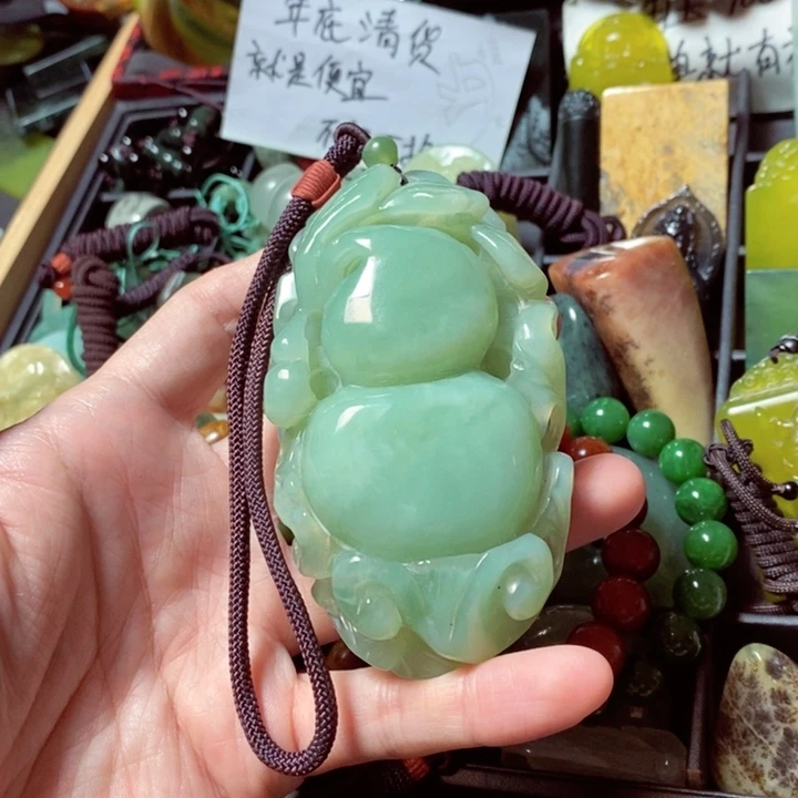 蛇纹石玉颈饰未镶嵌