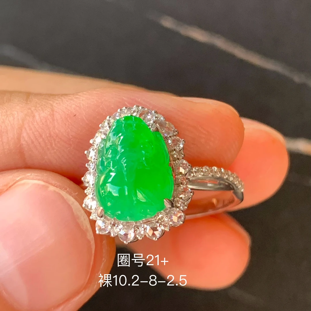 冰阳绿貔貅天然翡翠戒指 种老色艳 镶嵌精致