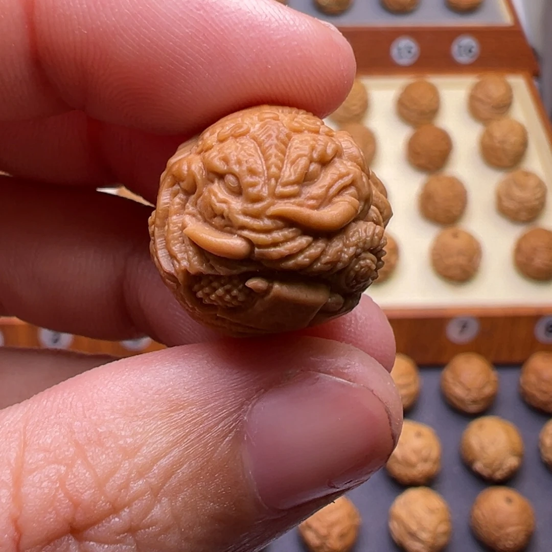 别***心文玩核桃吊坠18左右猴头核桃镶嵌铜眼狮驼岭全品