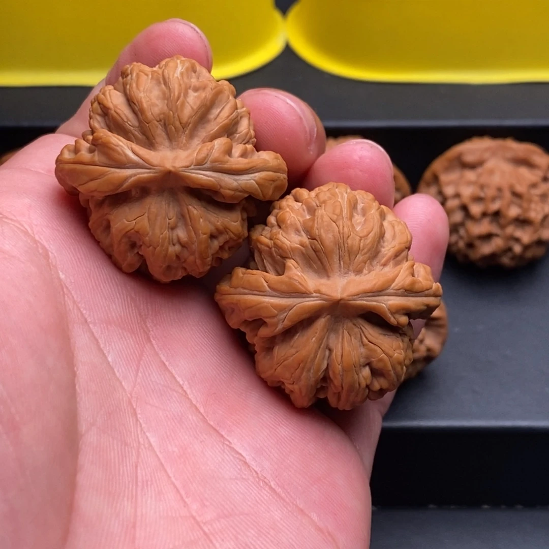 文玩核桃吊坠39红锦鲤