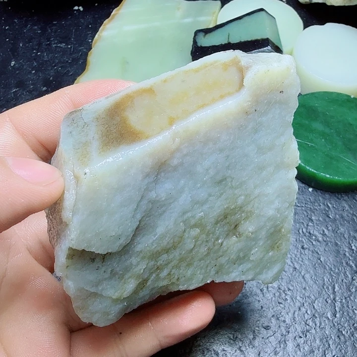 和田玉（糖玉）未镶嵌珠宝奇石
