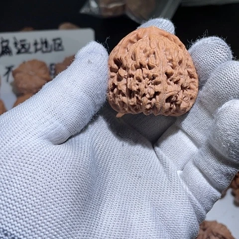 文玩核桃把件南疆石