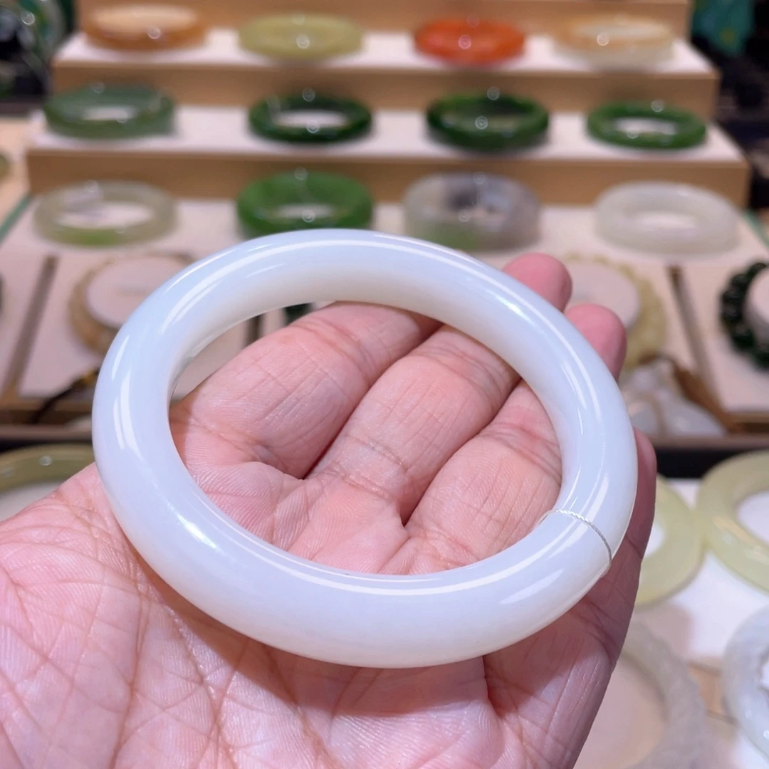 和田玉未镶嵌颈饰高品白玉手镯59+