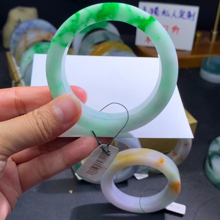 定制翡翠未镶嵌翡翠手镯