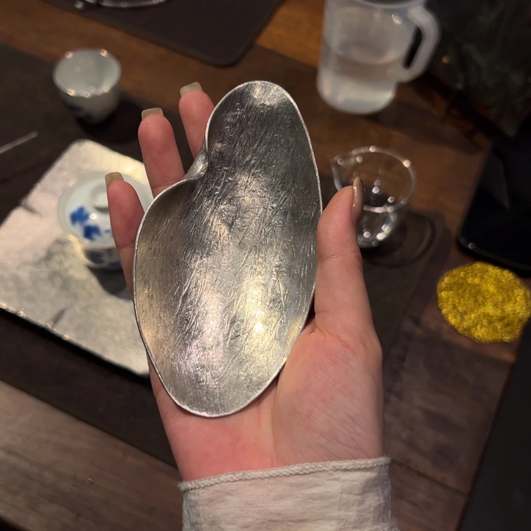 瓷片陶瓷。           陶瓷。
